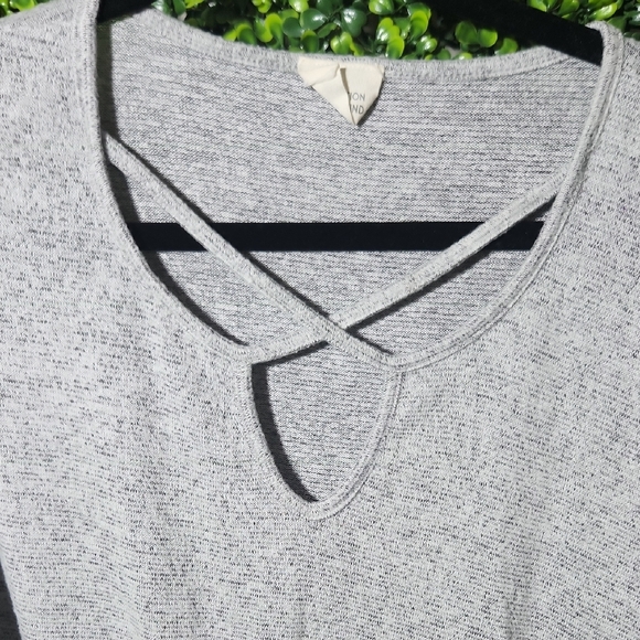 Gray Tie Front Blouse With Criss Cross Pattern Size Medium - Picture 6 of 10